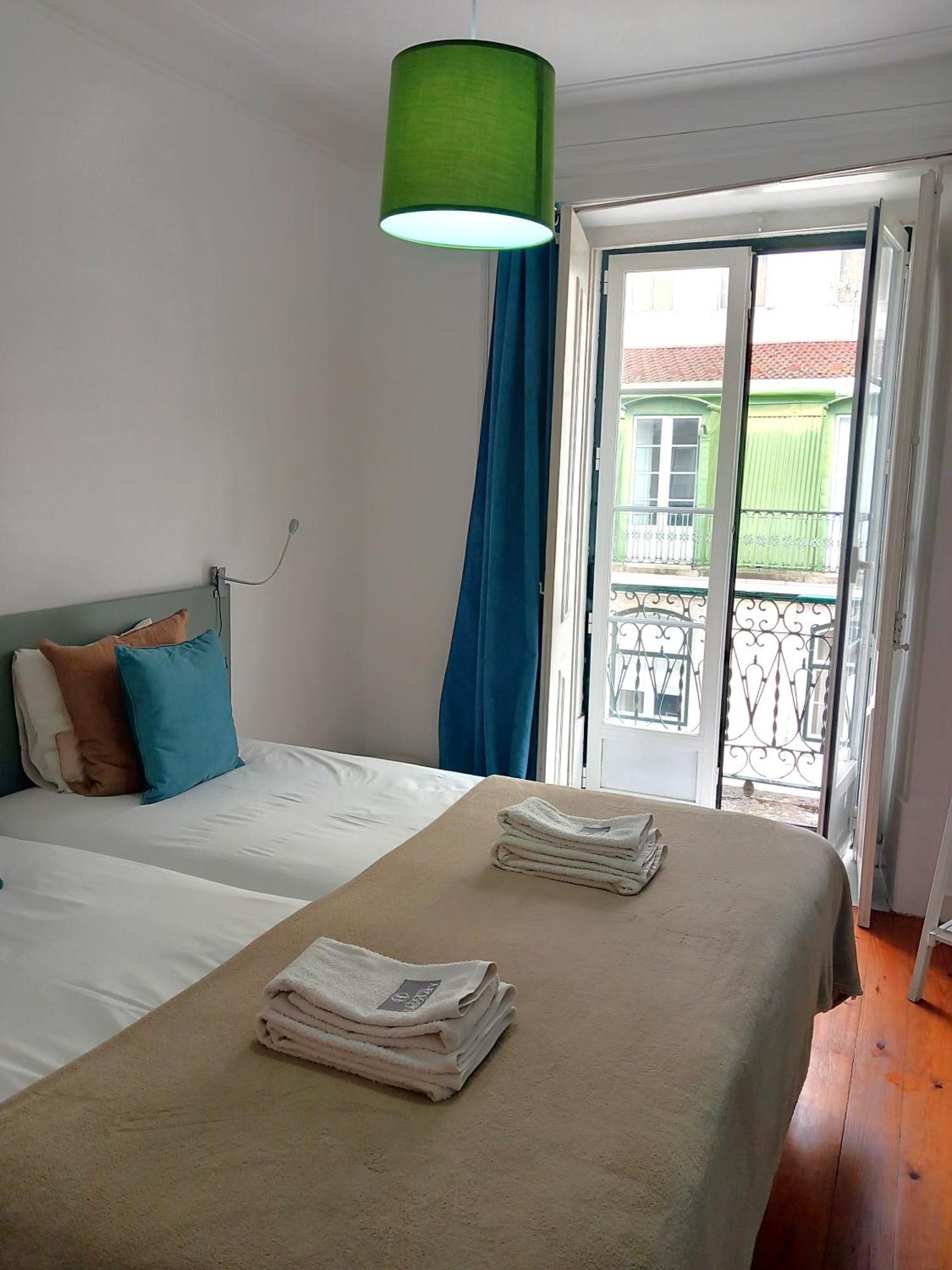 Charm Discovery 165 Lisbon Luaran gambar