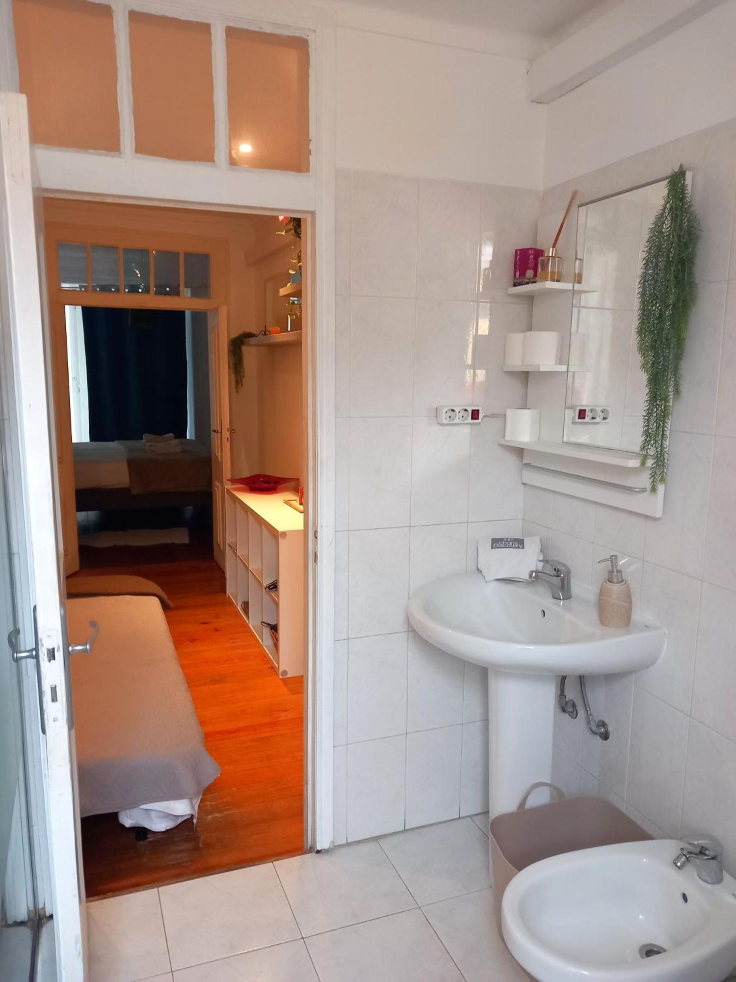 Charm Discovery 165 Lisbon Luaran gambar